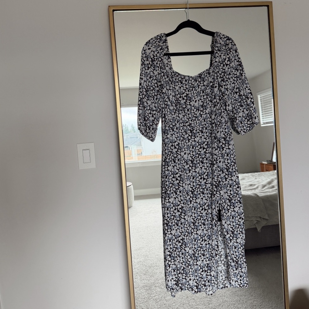 Women’s Blue and White Floral Midi Dress